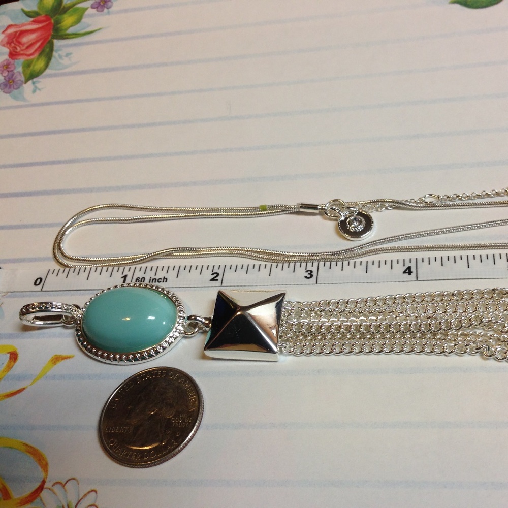 Jennifer Lopez's Silver Tone Necklace with Pendant - Picture 7 of 8